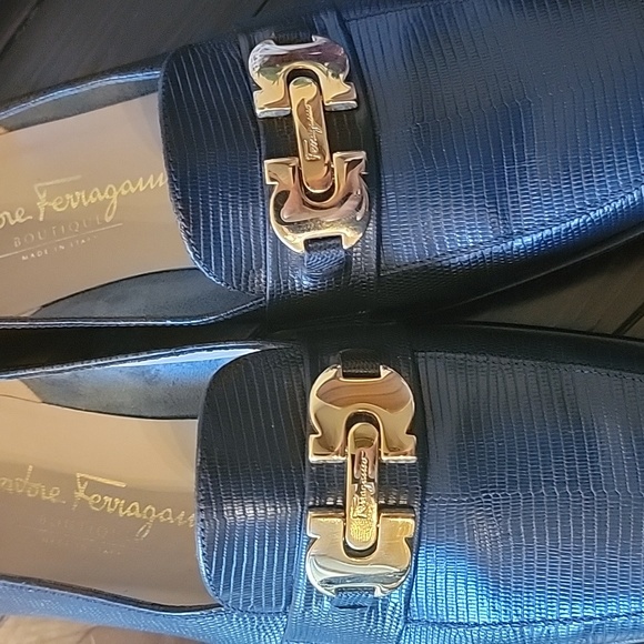 Salvatore Ferragamo Navy Loafers in 9 B - Picture 3 of 7